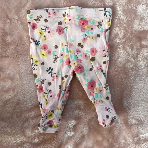 Gerber Organic Newborn Outfit with Hat - Picture 4 of 5